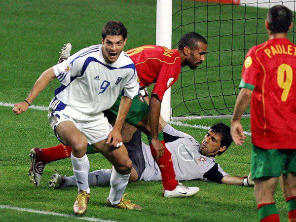 Charisteas anota el gol que convirtió a Grecia en campeona de Europa/ Getty Images