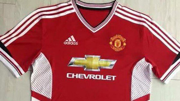 El Manchester United vuelve a vestir Adidas/ T. Fox