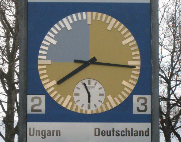 Reloj conmemorativo de la final de 1954 en el Wankdorf de Berna/ Wikimedia