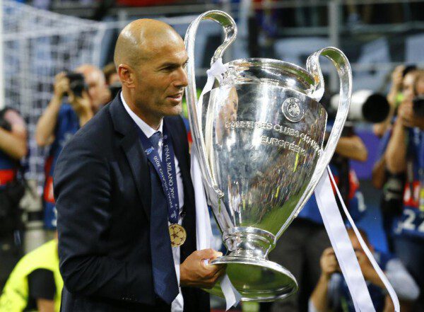 Finalmente Zinedine Zidane llevó al Real Madrid a la senda del triunfo / Reuters