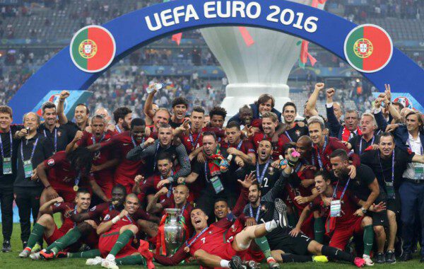 Portugal se proclamó campeona de la Eurocopa por primera vez en su historia / AFP